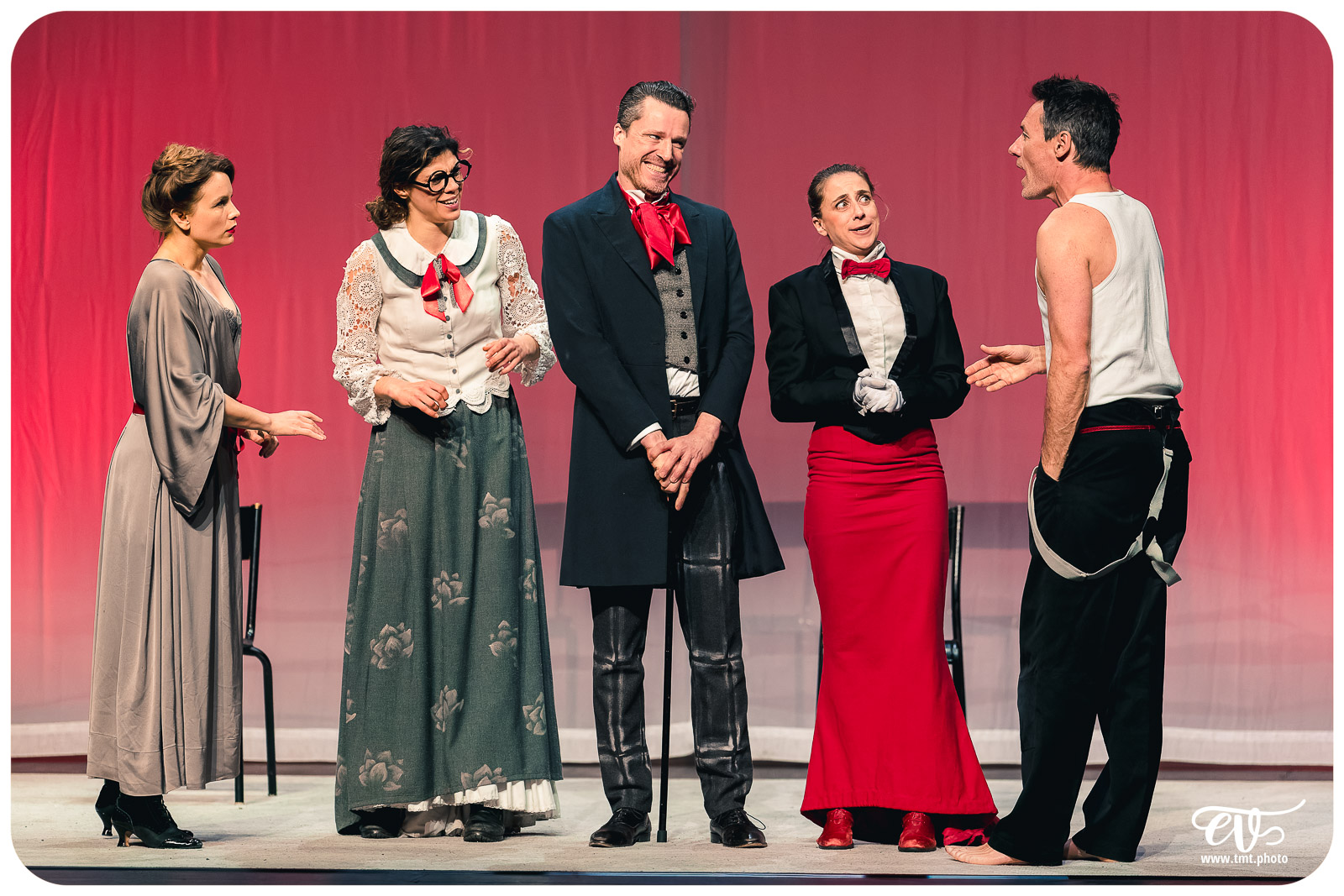 UN FIL A LA PATTE (CIE VIVA)